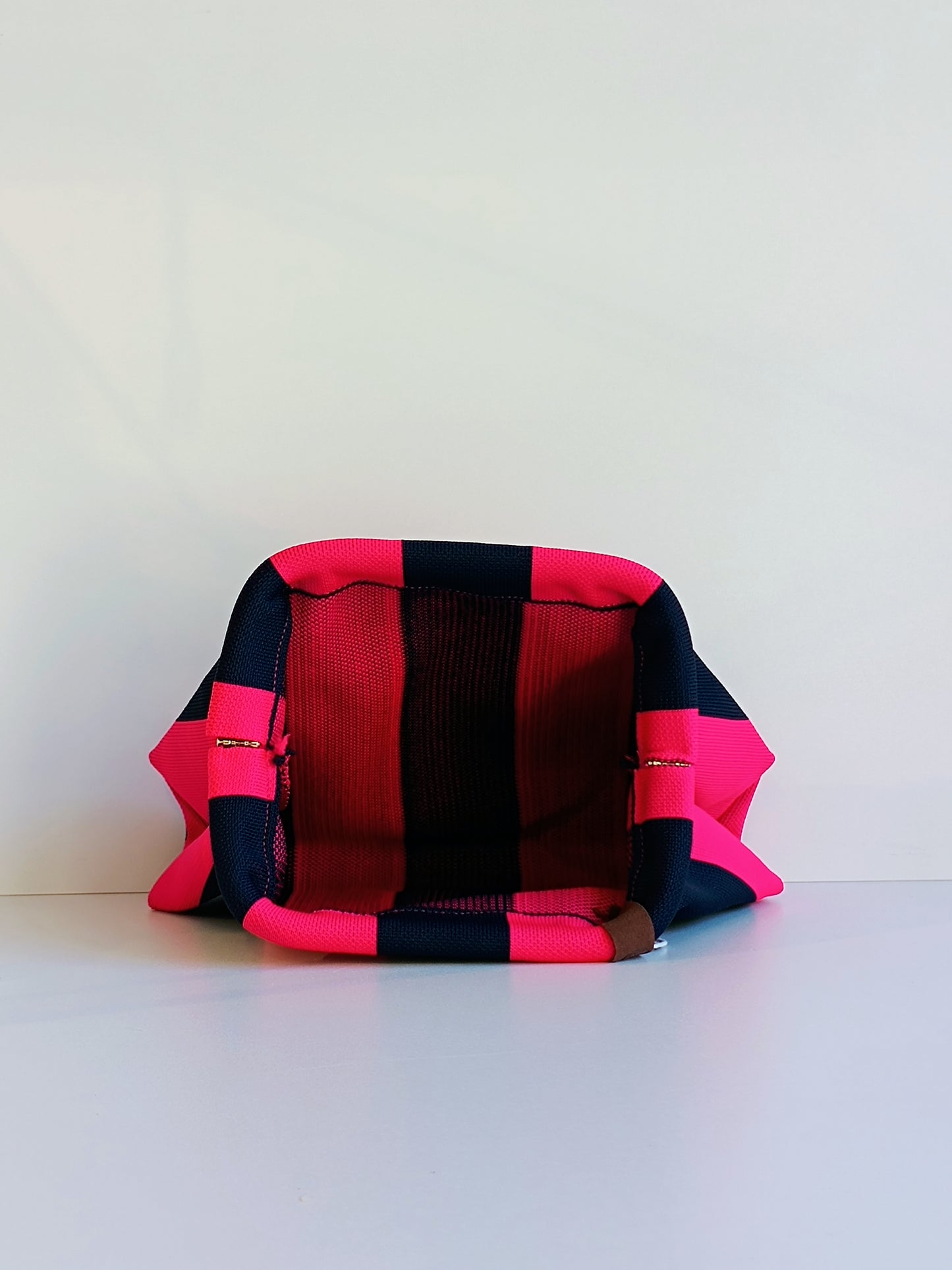 Clutch Neon Stripe von LOT 83