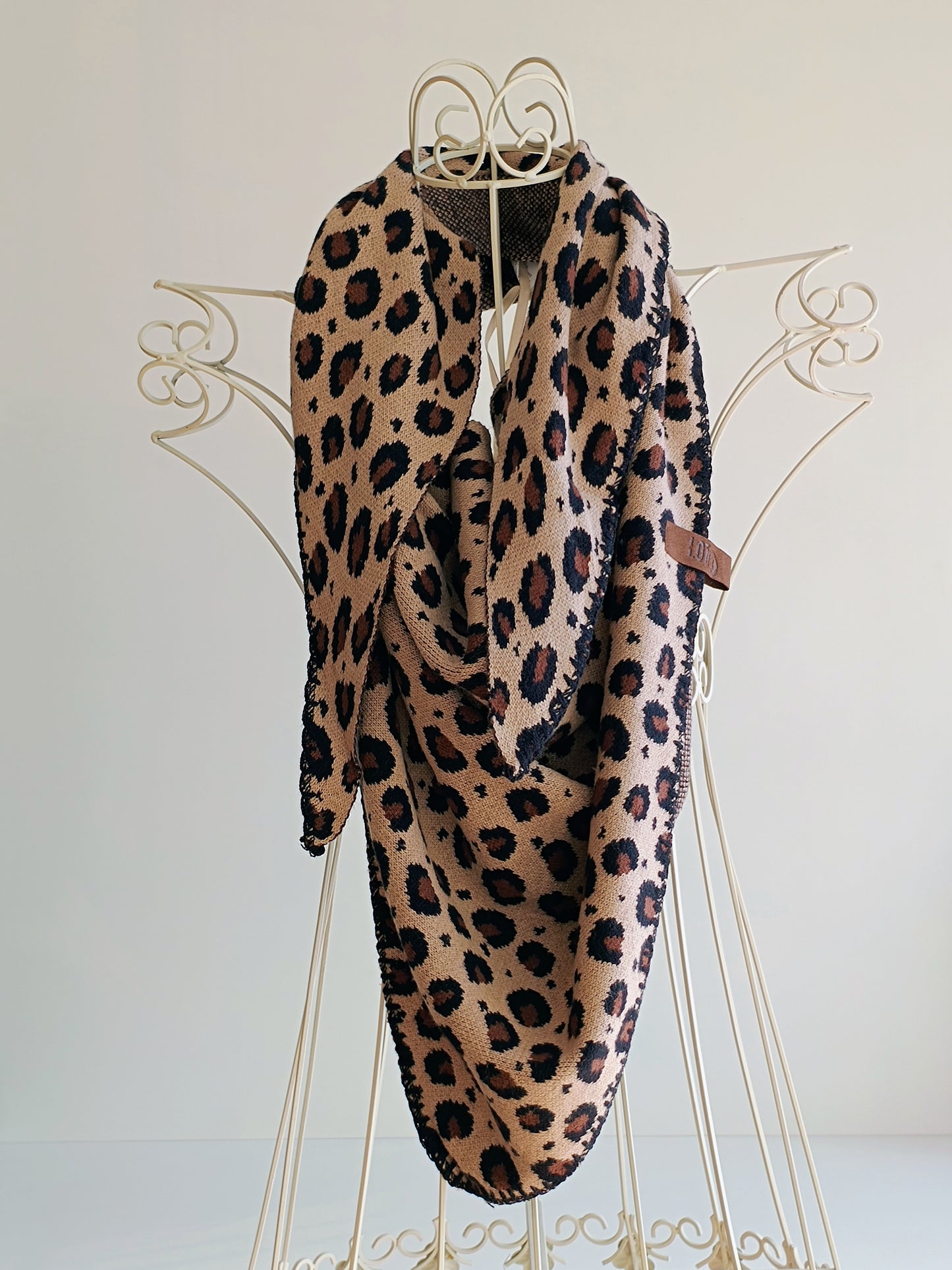 Dreiecksschal von LOT 83 Leo-Design