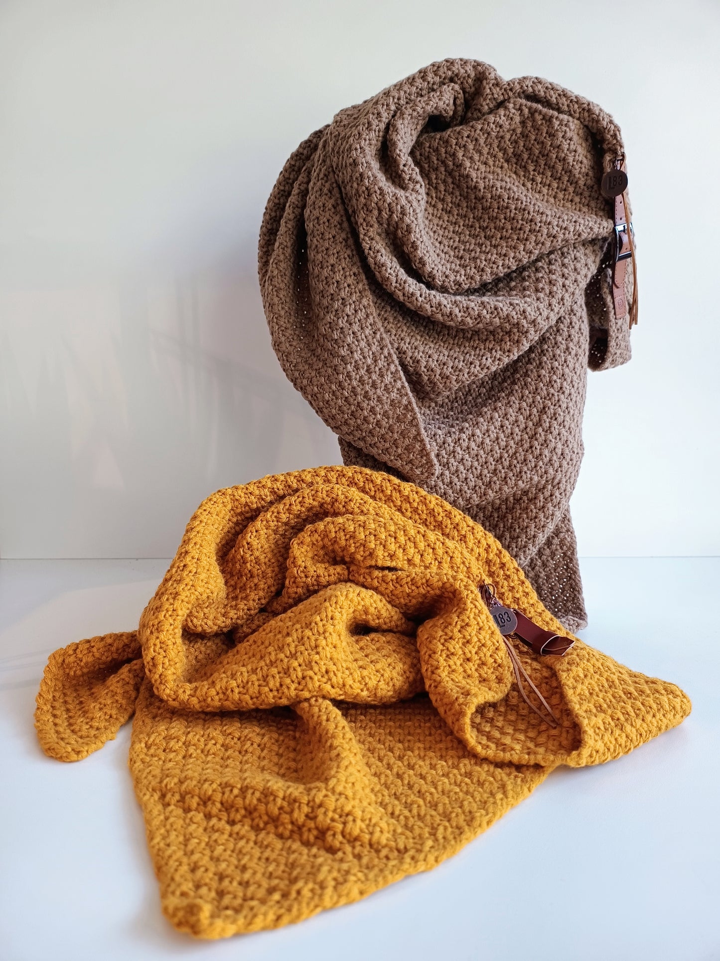 Schal Lot 83 currygelb und braun