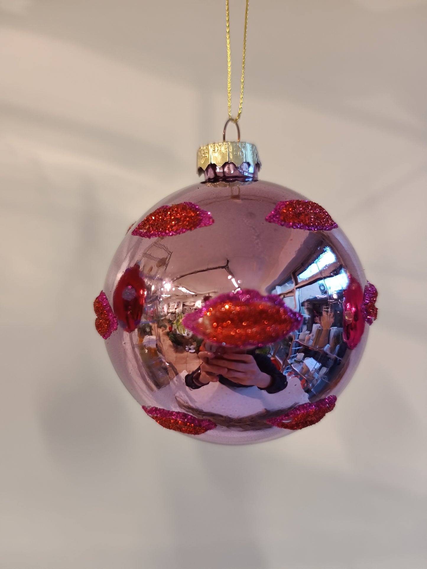 Weihnachtskugel mit Glitzer Lippen