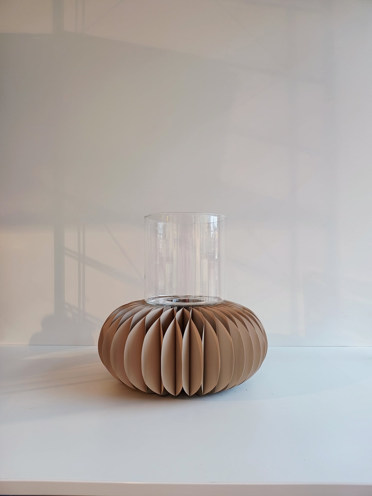 Pap.Sockel "Dada mit Glas
