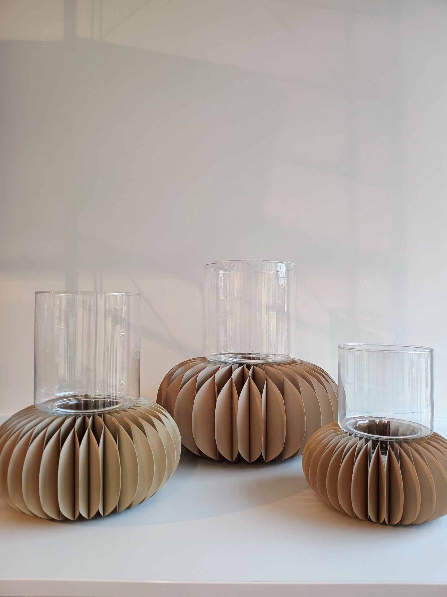 Pap.Sockel "Dada mit Glas