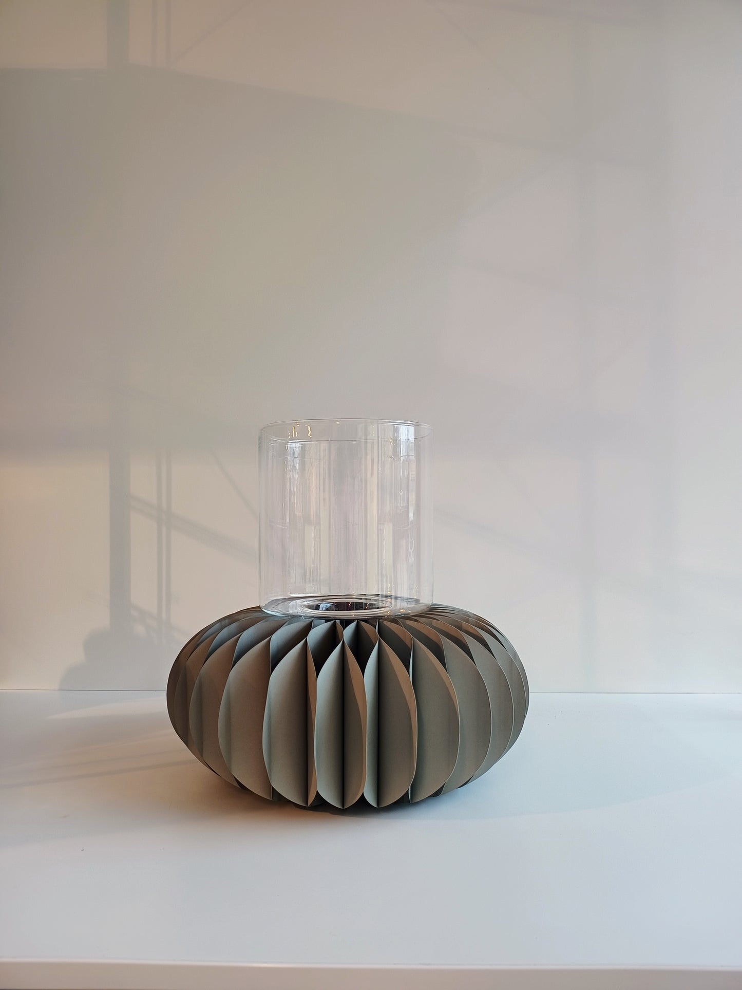 Pap.Sockel "Dada mit Glas