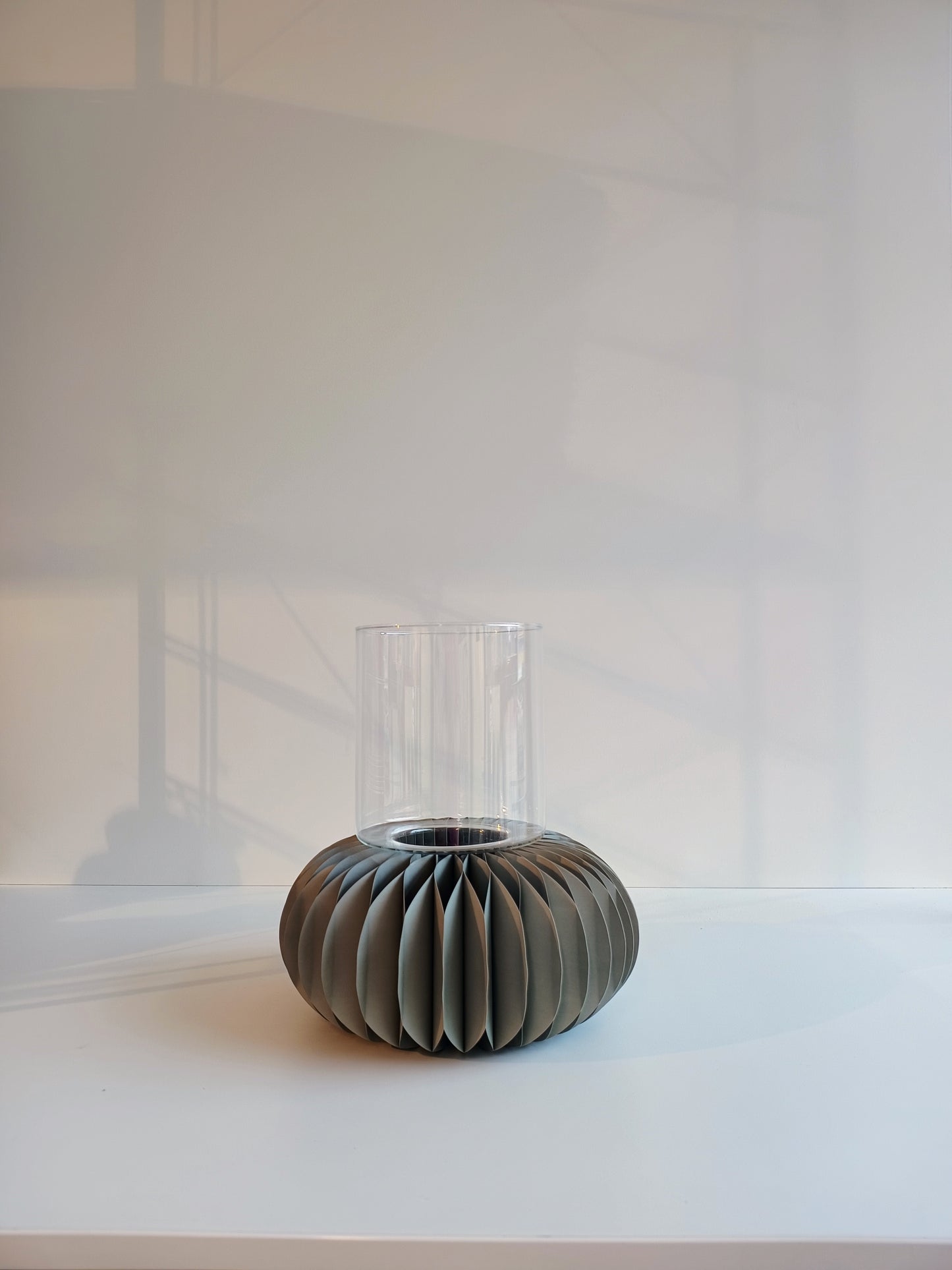 Pap.Sockel "Dada mit Glas