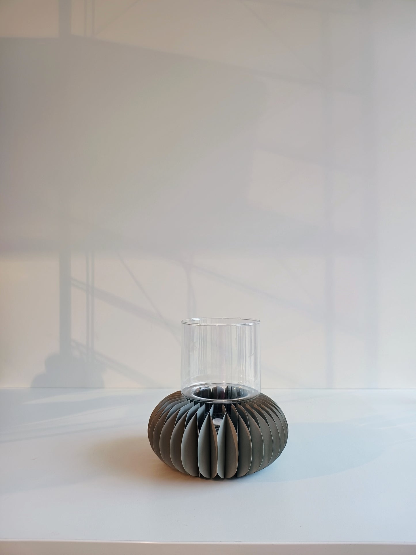 Pap.Sockel "Dada mit Glas