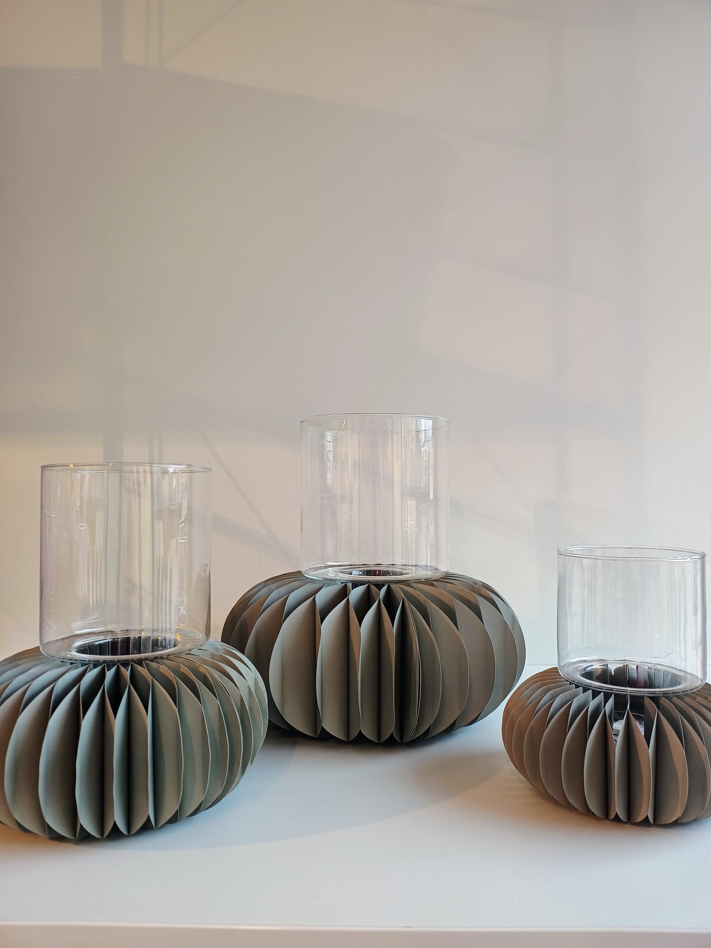 Pap.Sockel "Dada mit Glas