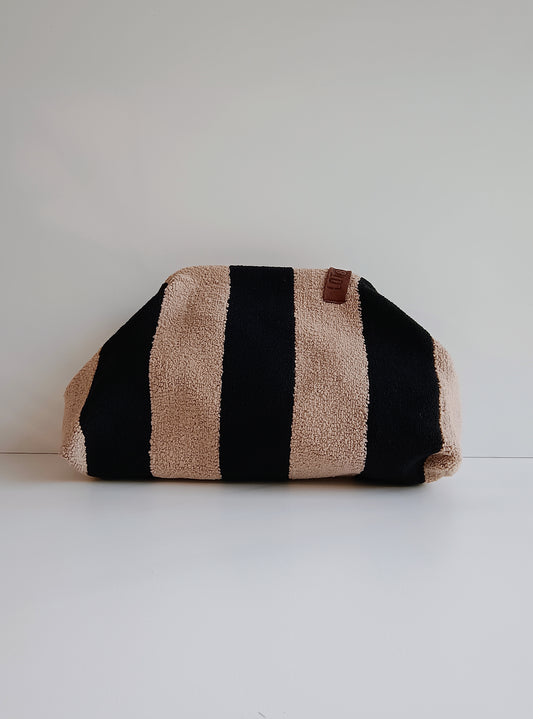 Clutch von Lot83 beige/schwarz gestreift