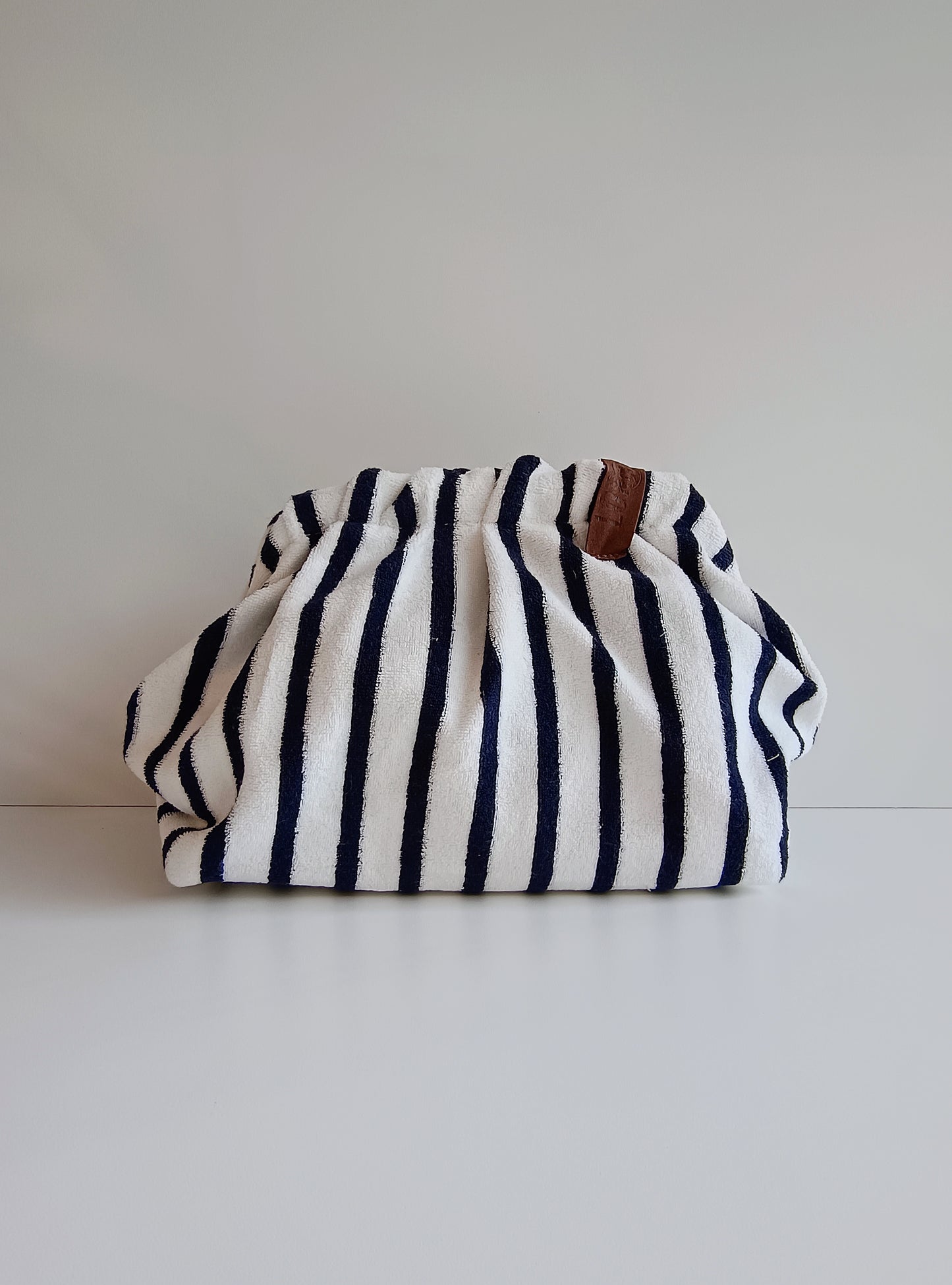 Clutch von Lot 83 schwarz/weiß