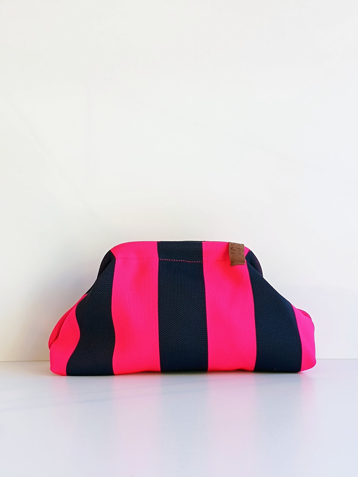 Clutch Neon Stripe von LOT 83