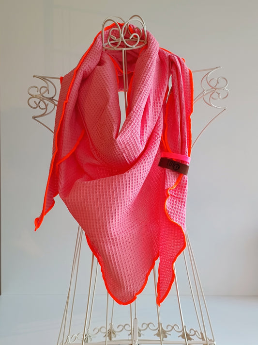 Dreiecksschal von LOT 83 rosa/neon Kante