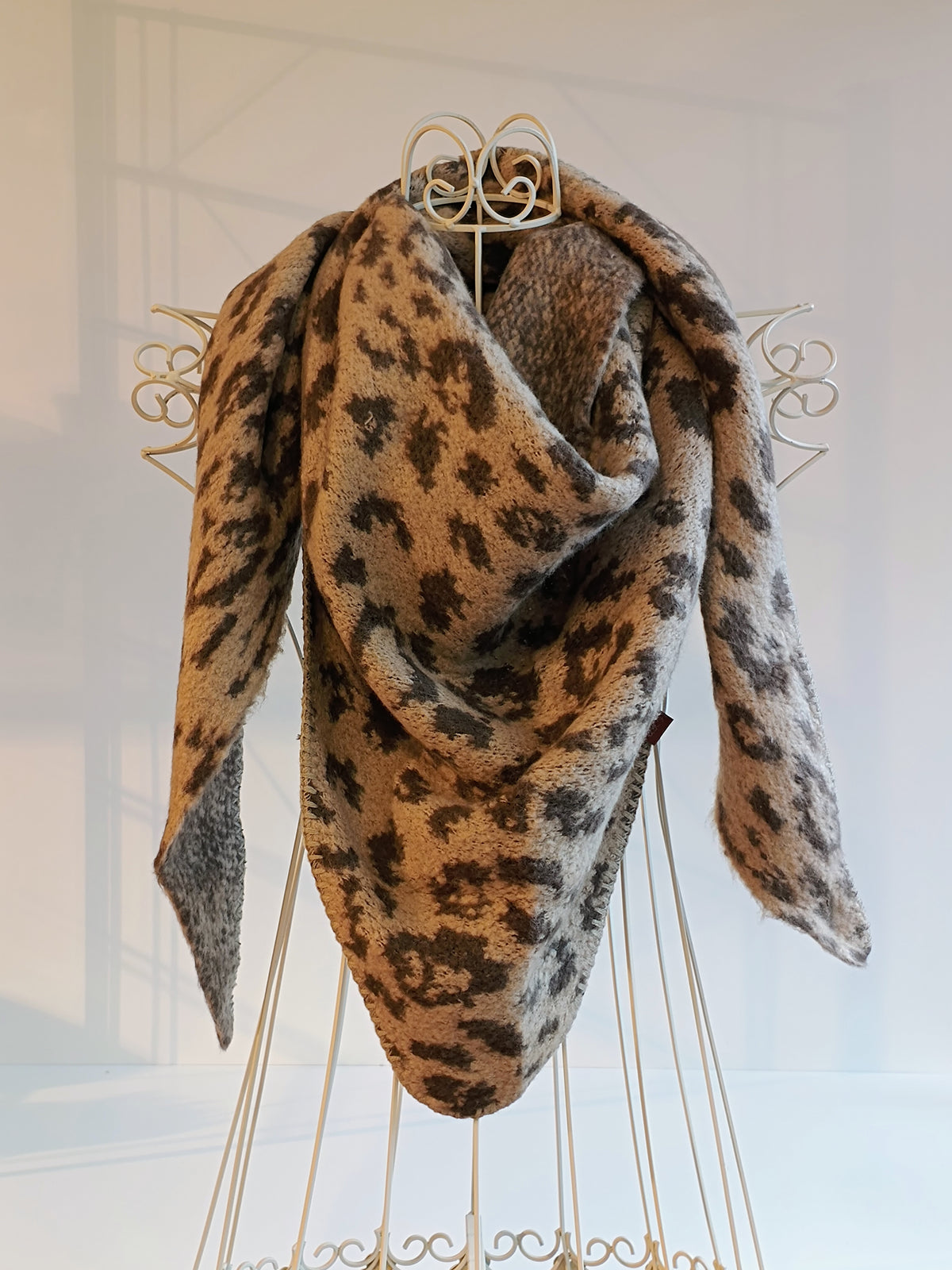 Schal Lot83 in Leo grau