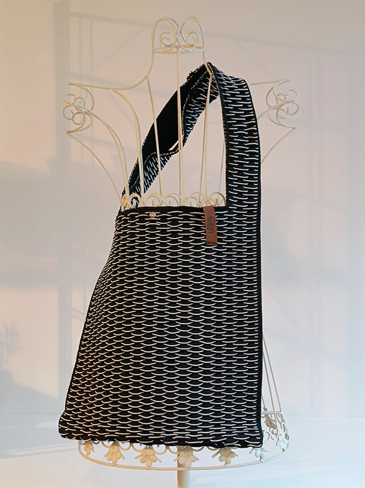 Lot83 Shopper in schwarz-weiß