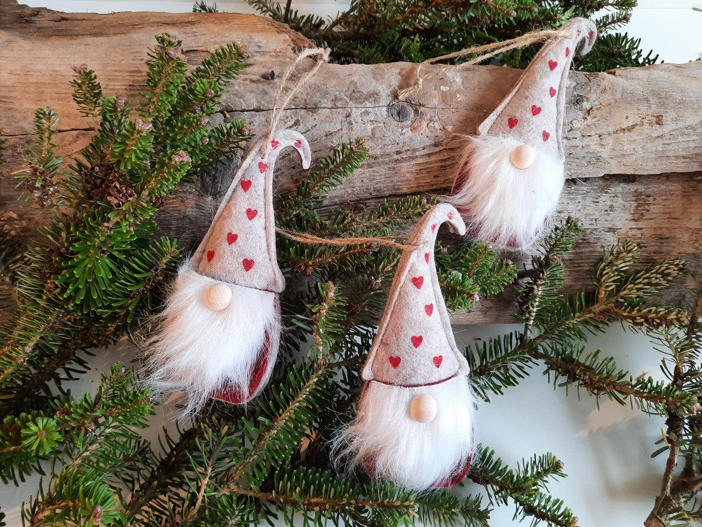 Wichtel mit Herzmütze