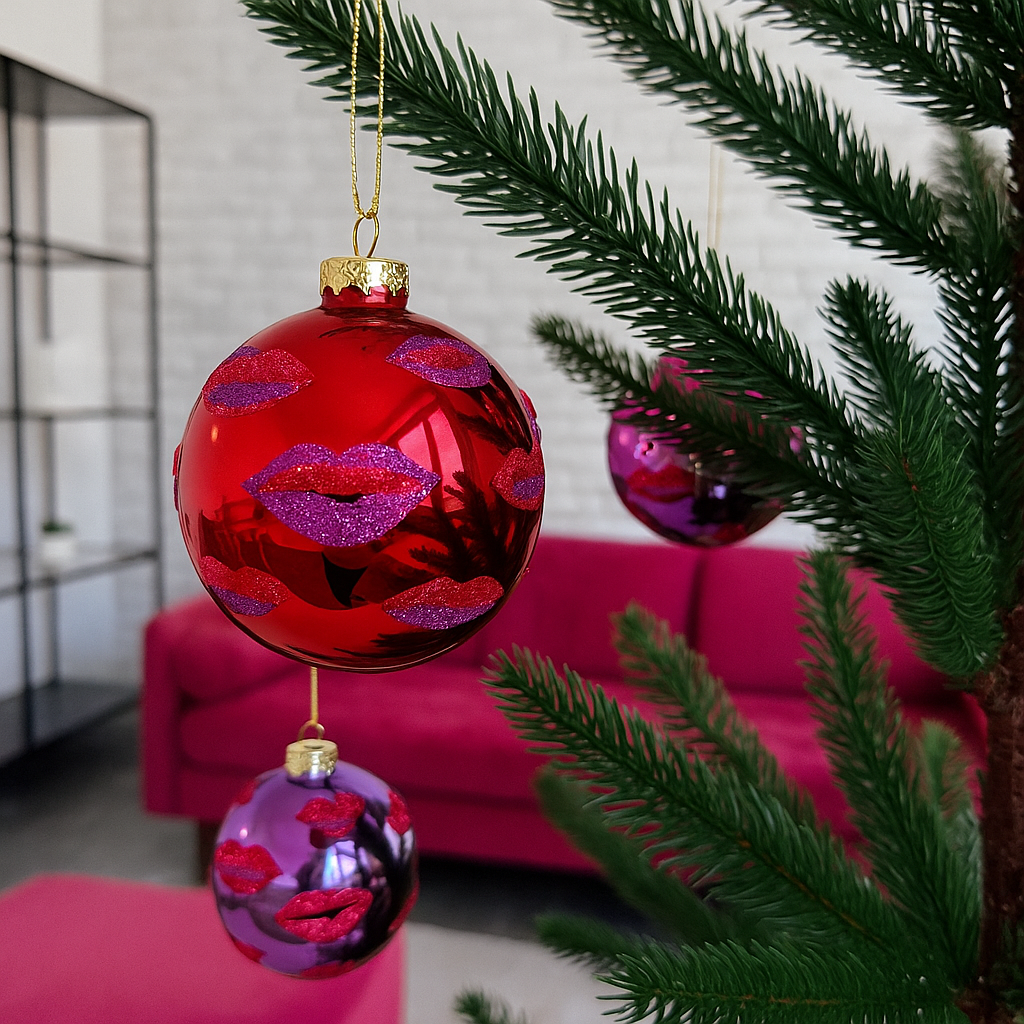 Weihnachtskugel mit Glitzer Lippen